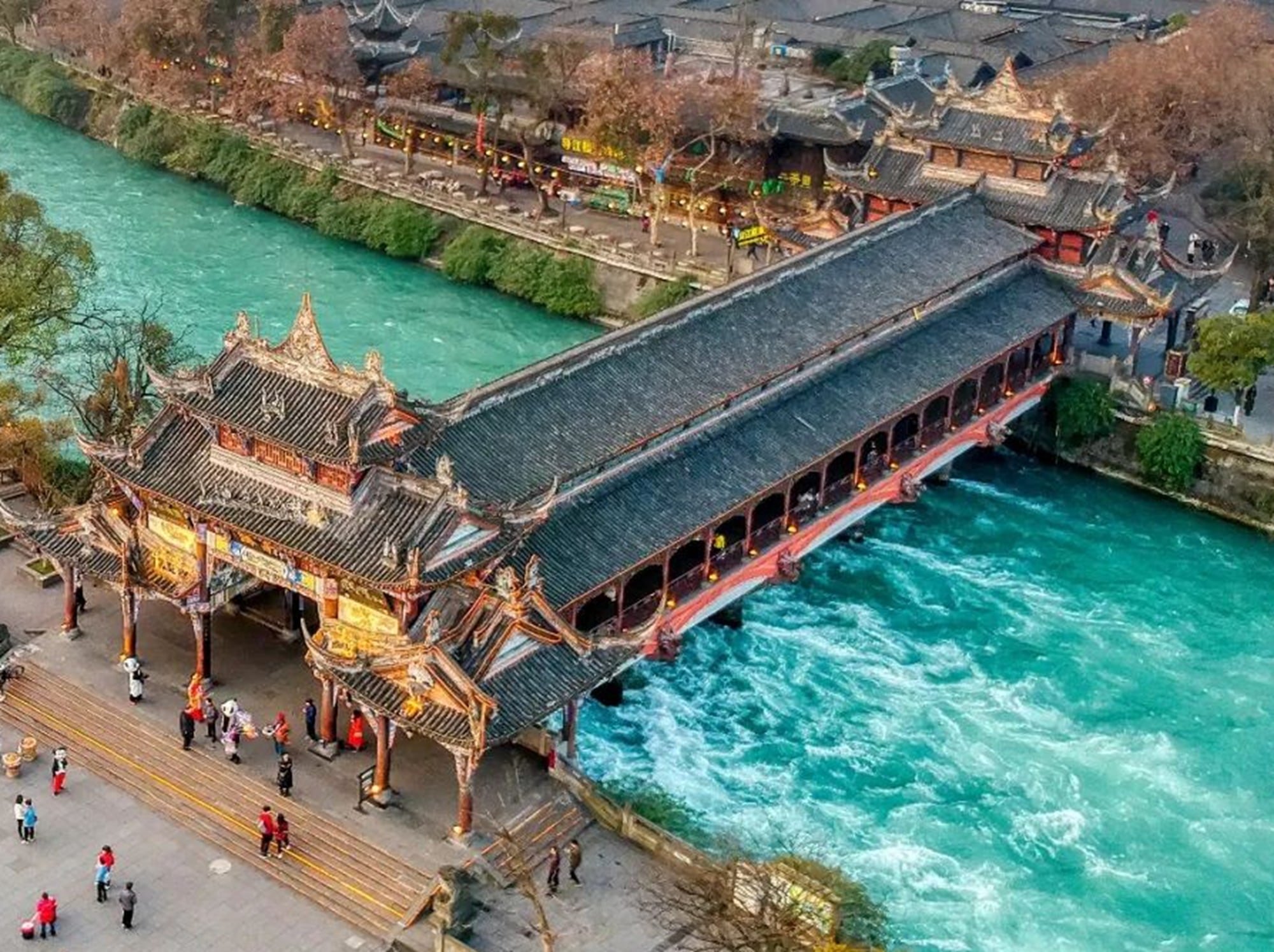To&agrave;n cảnh Cầu Nam Kiều bắc qua d&ograve;ng s&ocirc;ng.