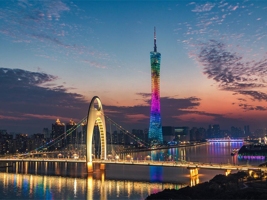Th&aacute;p truyền h&igrave;nh Quảng Ch&acirc;u với kiến tr&uacute;c xoắn ốc độc đ&aacute;o.