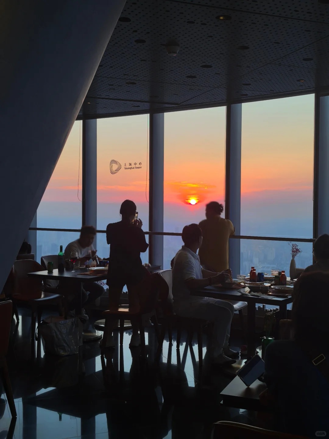 Check-in hoàng hôn thượng hải siêu đẹp từ tháp thượng hải