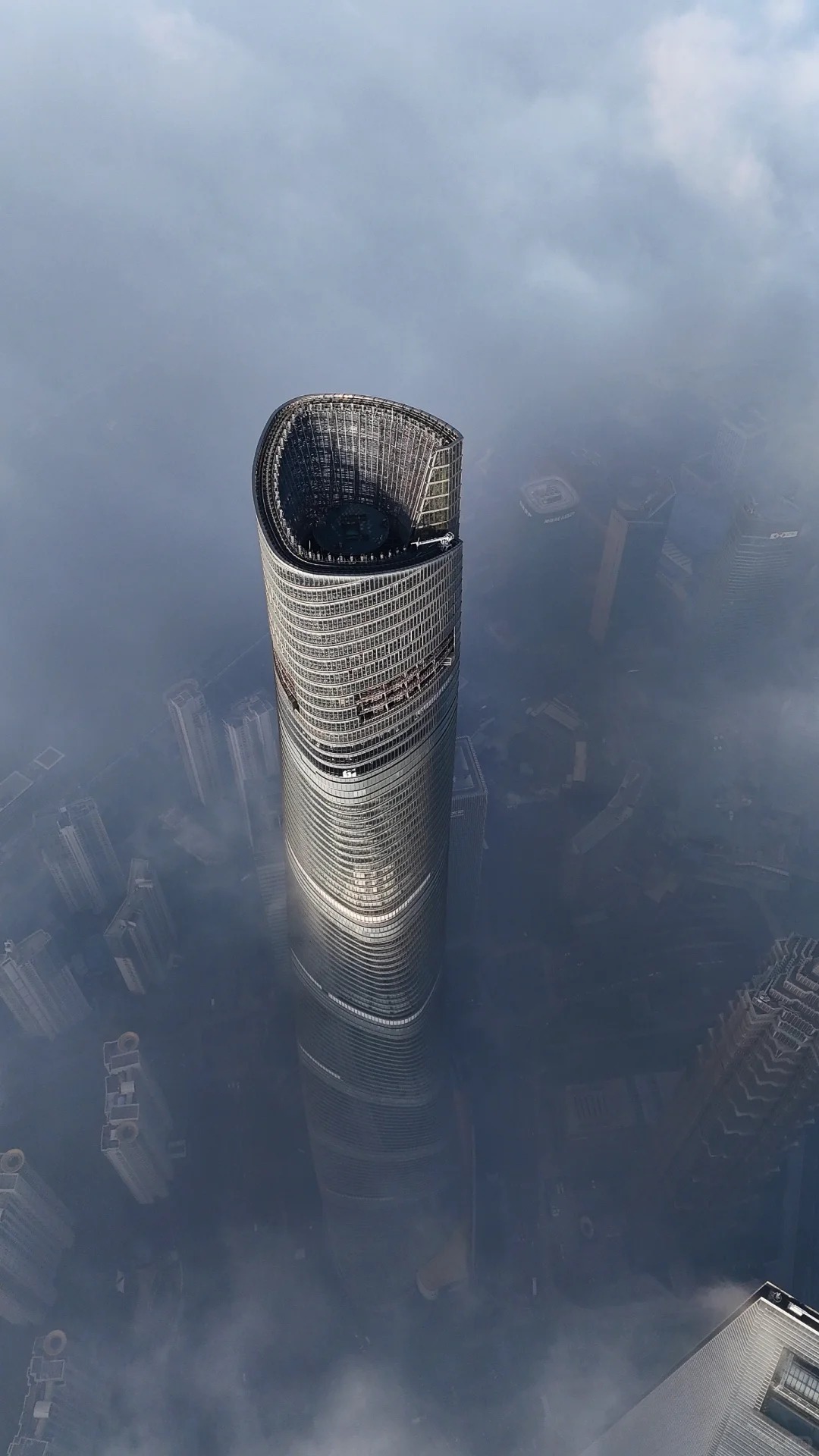 Shanghai Tower vươn cao giữa skyline Lujiazui.