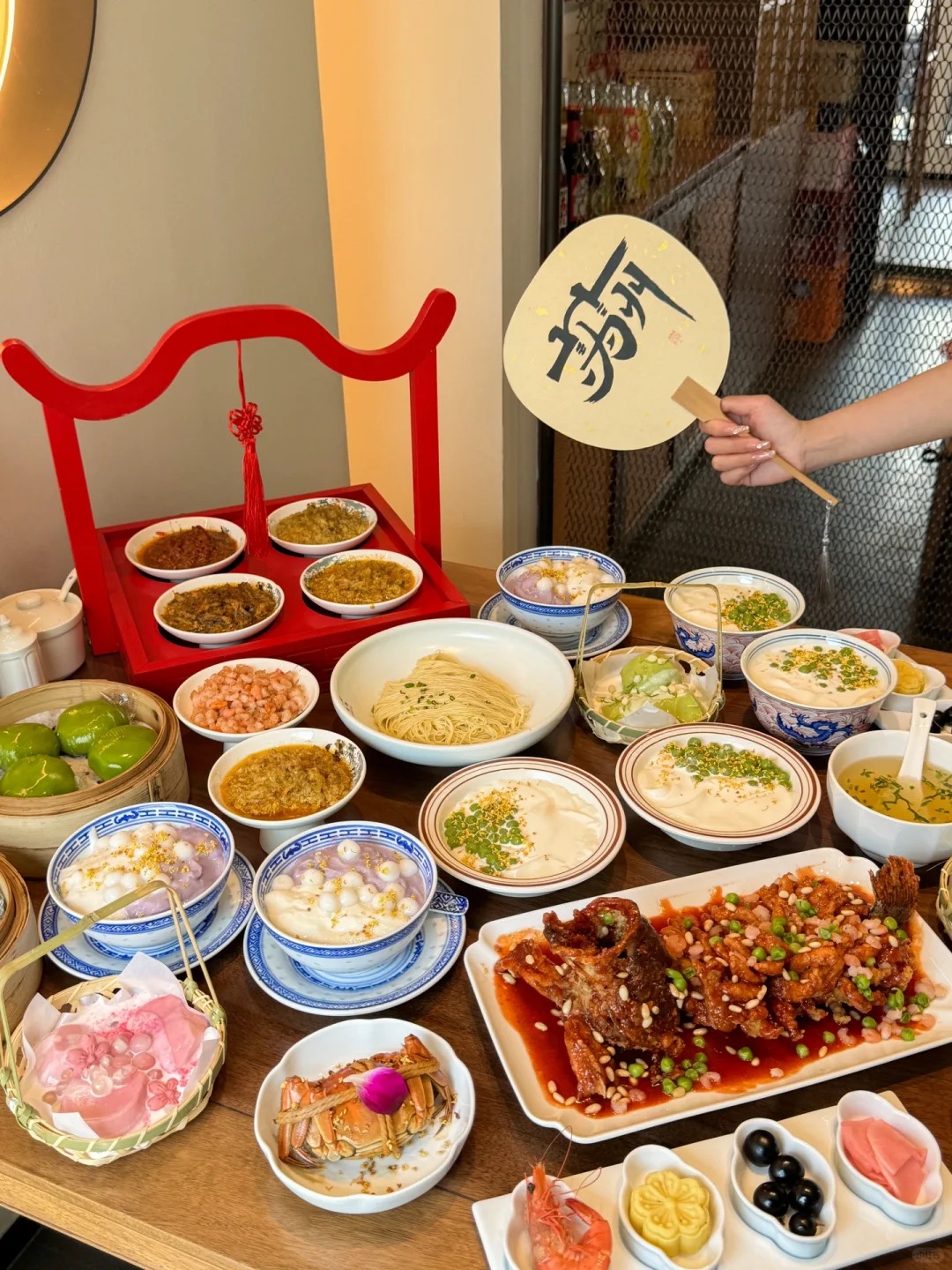  ẩm thực địa phương, từ những qu&aacute;n tr&agrave; truyền thống đến c&aacute;c m&oacute;n ăn đặc sản hấp dẫn.