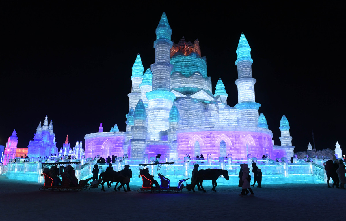 Khung cảnh lễ hội m&ugrave;a đ&ocirc;ng Harbin với h&agrave;ng triệu &aacute;nh đ&egrave;n