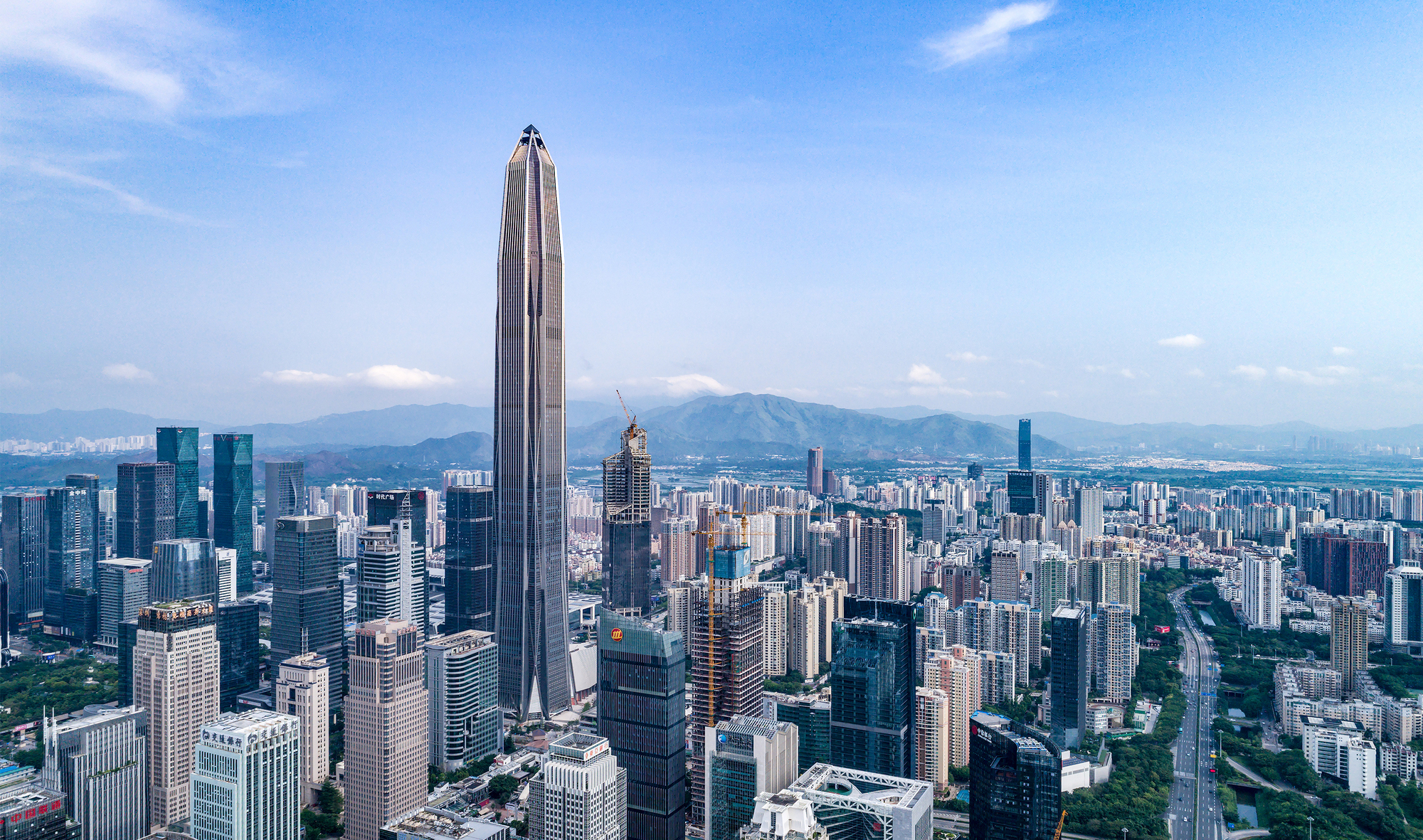 To&agrave;n cảnh th&agrave;nh phố Th&acirc;m Quyến nổi bật t&ograve;a nh&agrave; t&agrave;i ch&iacute;nh Ping An cao nhất
