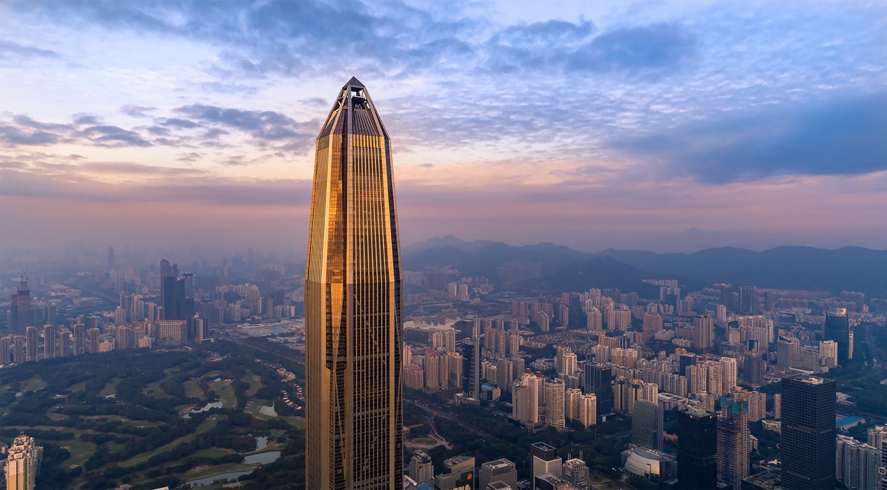 T&ograve;a th&aacute;p Ping An IFC vươn l&ecirc;n giữa trung t&acirc;m Th&acirc;m Quyến.