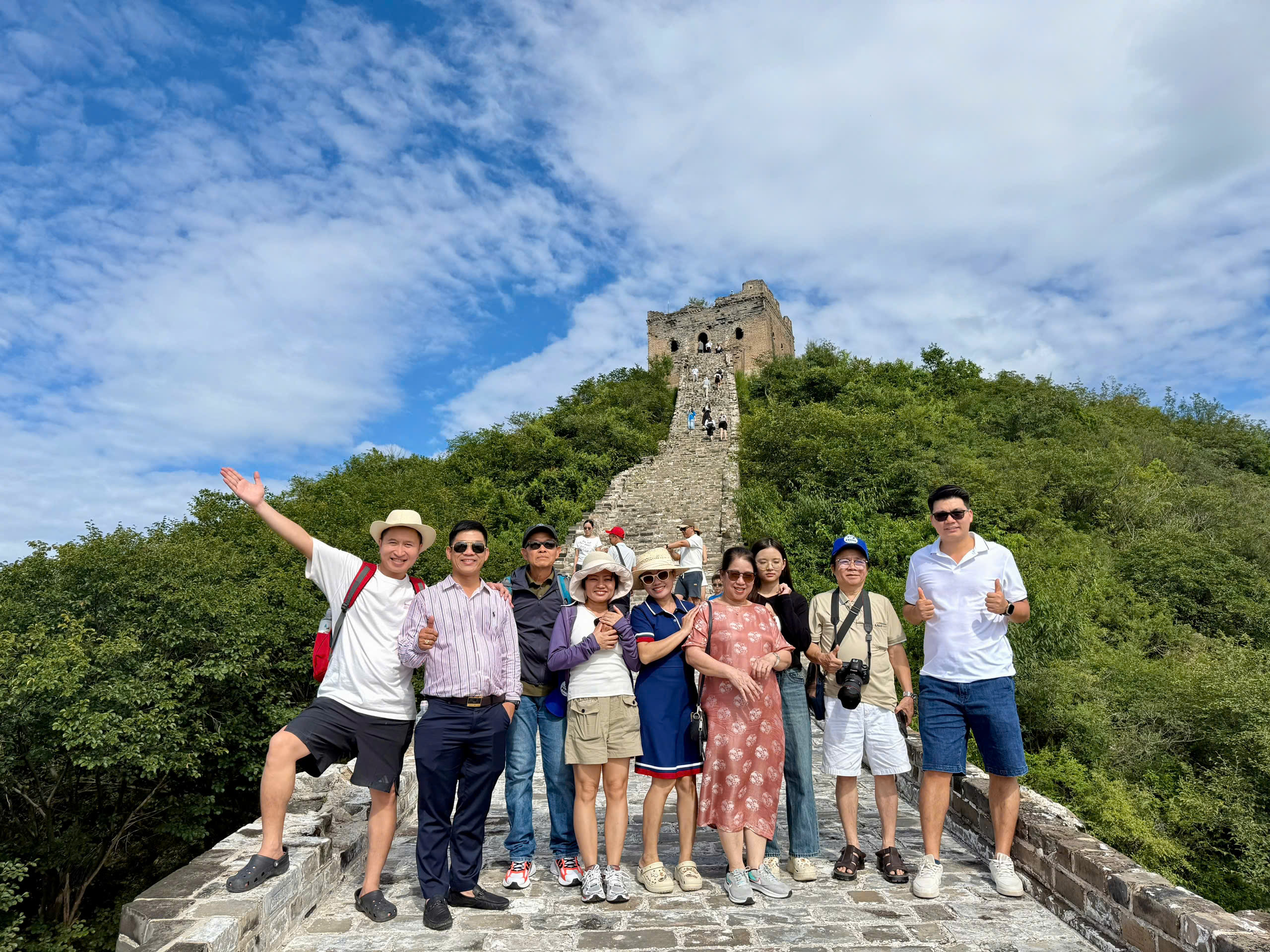 Ddaonf kh&aacute;ch của Hanvina check in tại Vạn L&yacute; Trường Th&agrave;nh