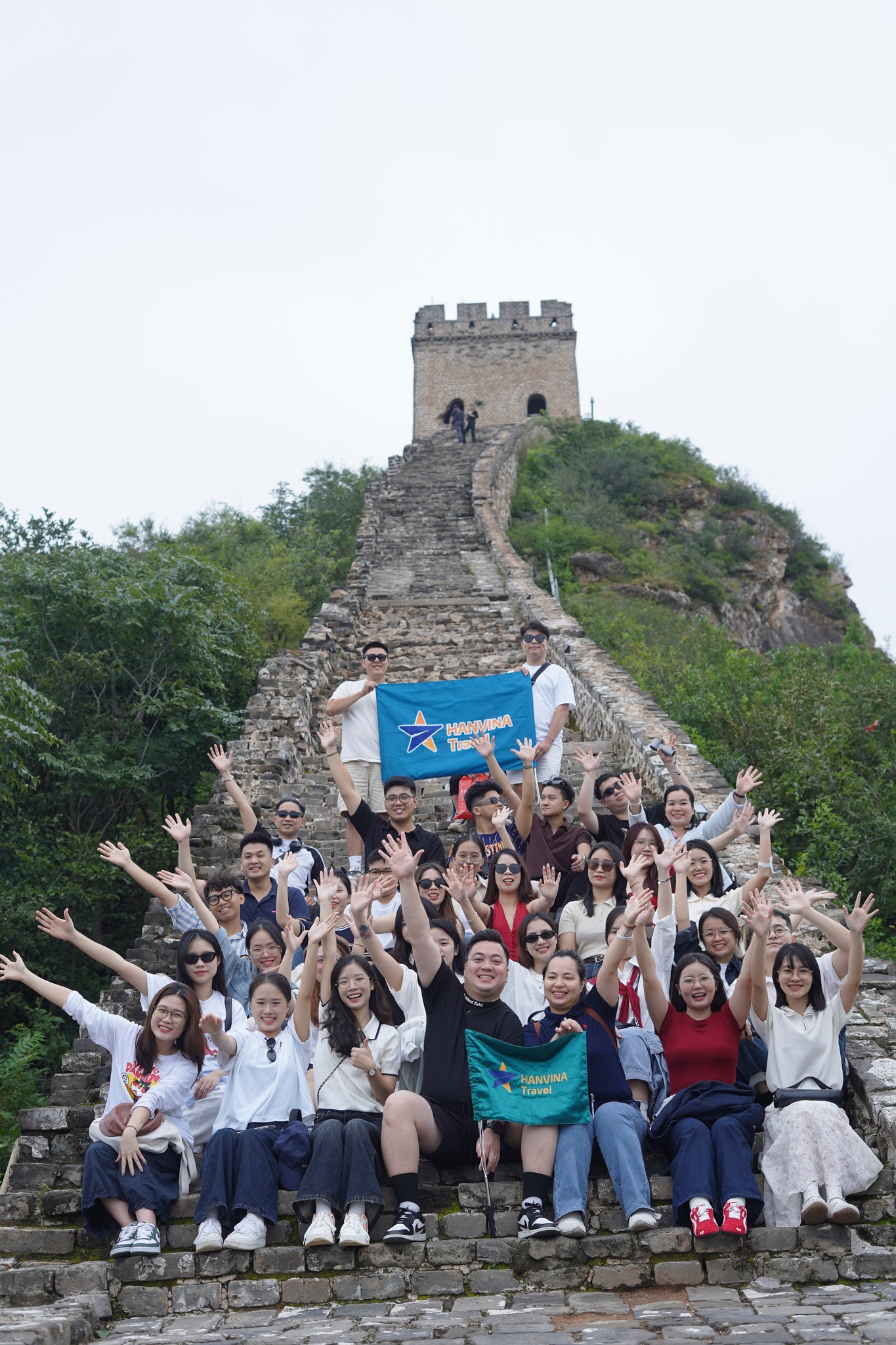 Đo&agrave;n nh&acirc;n vi&ecirc;n Hanvian travel khảo sạt trực tiếp tại vạn l&yacute; trường th&agrave;nh 