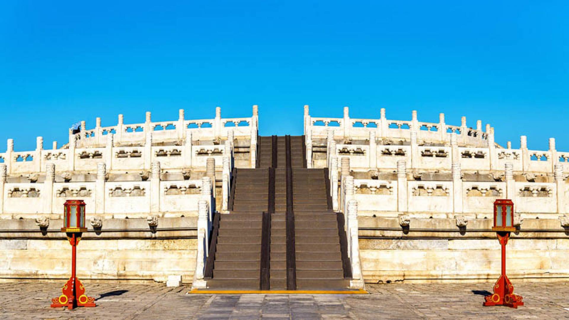 Viên Khâu Đàn (圜丘坛) – Đàn tế trời tại Công viên Thiên Đàn, nơi các hoàng đế thực hiện nghi lễ tế thiên quan trọng.