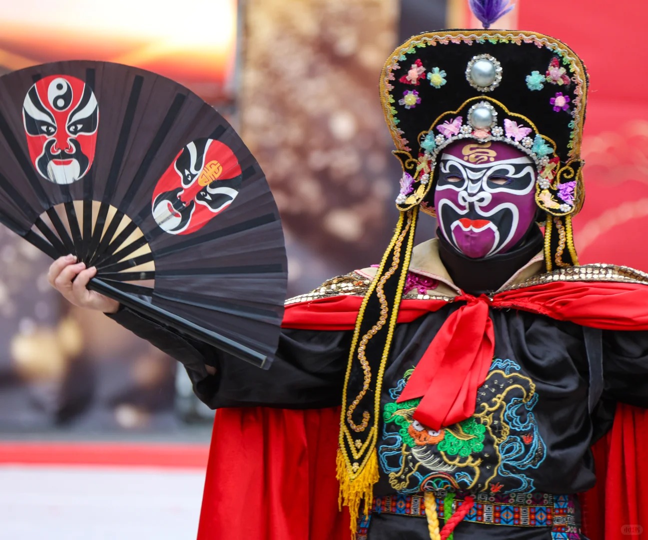 Sân khấu Kinh kịch Tứ Xuyên, nơi nghệ thuật đổi mặt được trình diễn với âm nhạc và vũ đạo đặc sắc